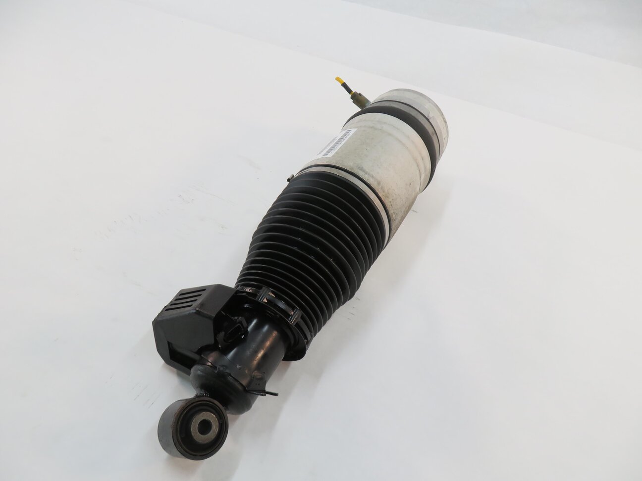 2008-2010 PORSCHE CAYENNE (957) 4.8L - RIGHT PASSENGER REAR AIR SHOCK STRUT