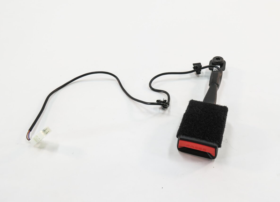 2014-2018 MINI COOPER / BMW X1 (F48) FRONT SEATBELT BUCKLE RECIEVER (FITS L & R)
