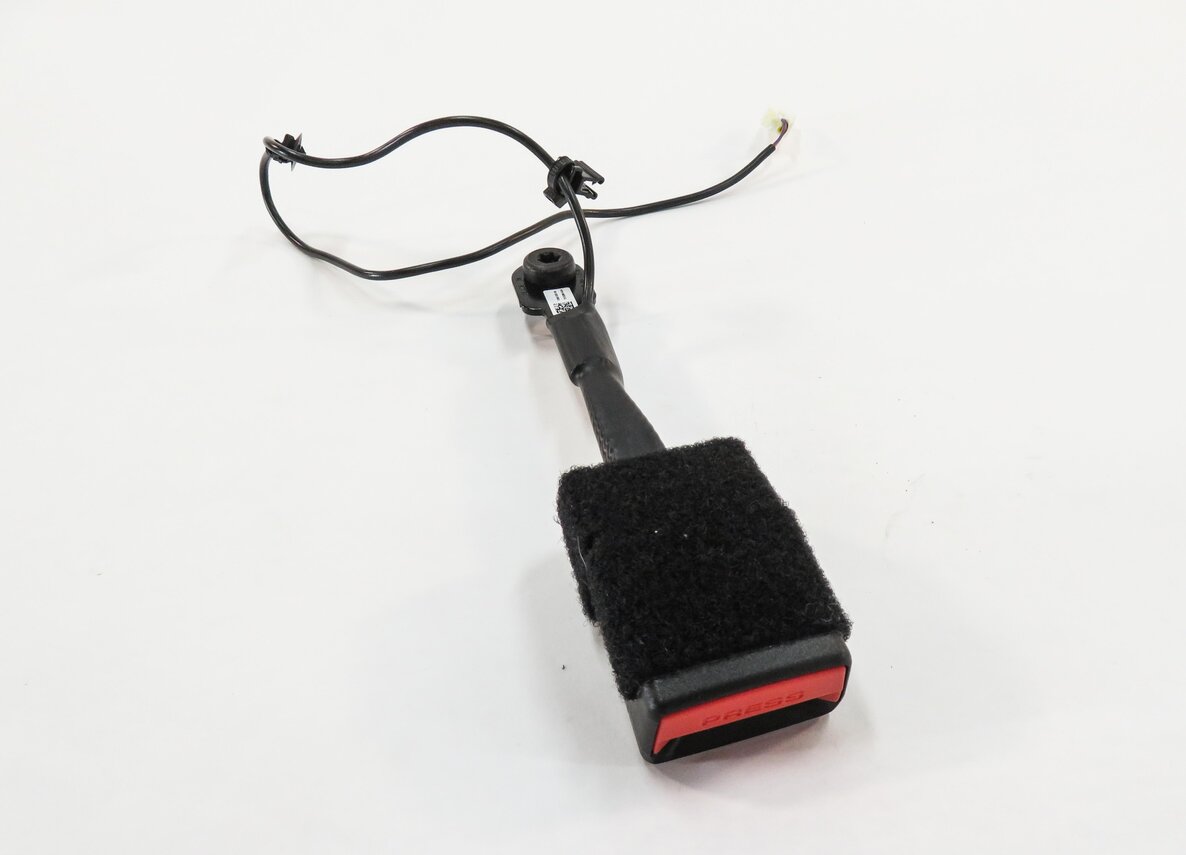 2014-2018 MINI COOPER / BMW X1 (F48) FRONT SEATBELT BUCKLE RECIEVER (FITS L & R)