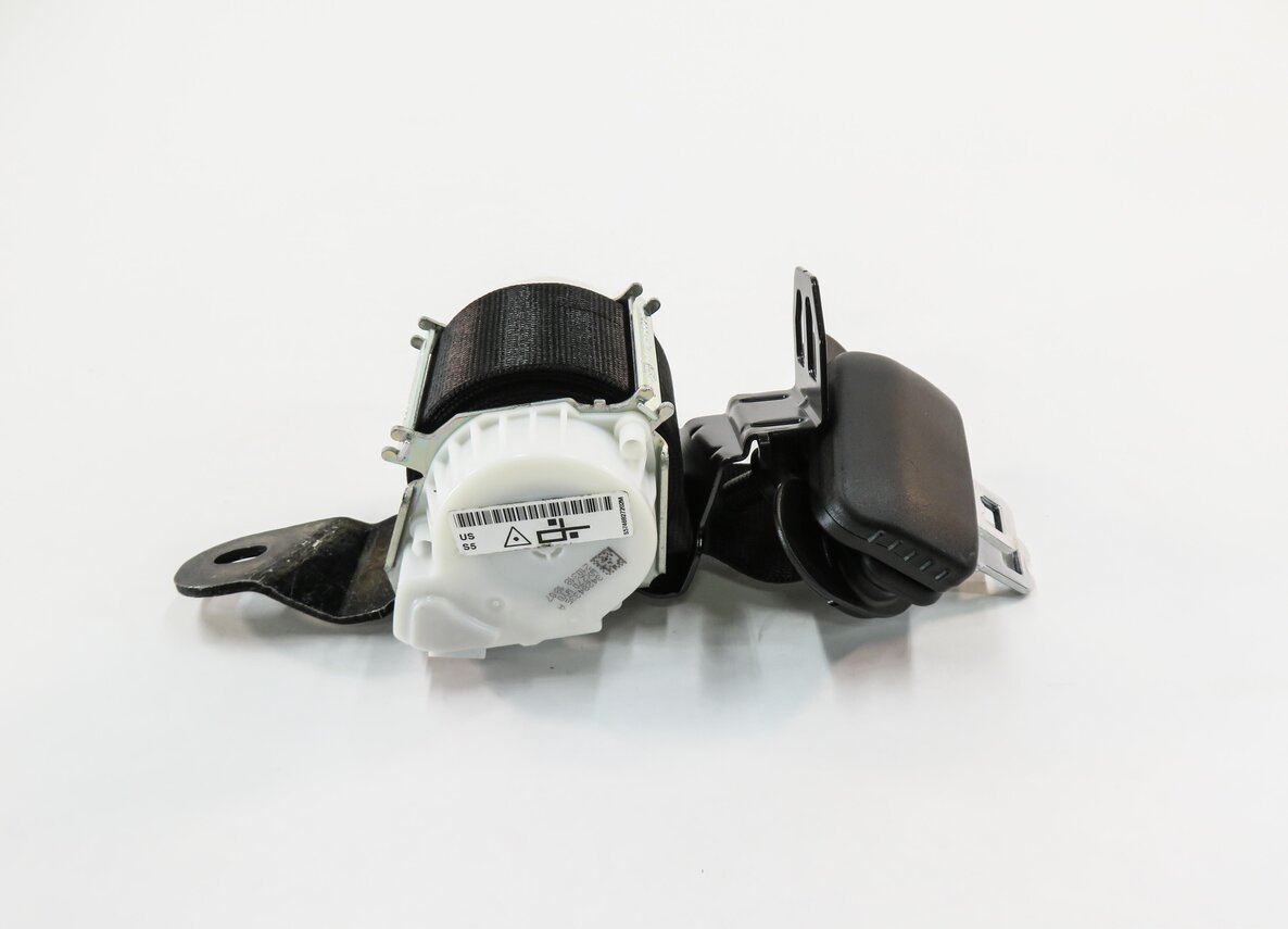 Thumbnail 4: 2018 BMW X1 (F48) REAR CENTER SEAT SEATBLET RETRACTOR (BLACK)