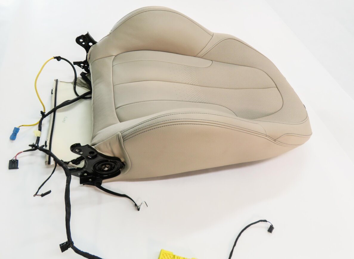 Thumbnail 4: 2018 BMW X1 (F48) PASSENGER - UPPER TOP SPORT SEAT CUSHION (OYSTER LEATHER)
