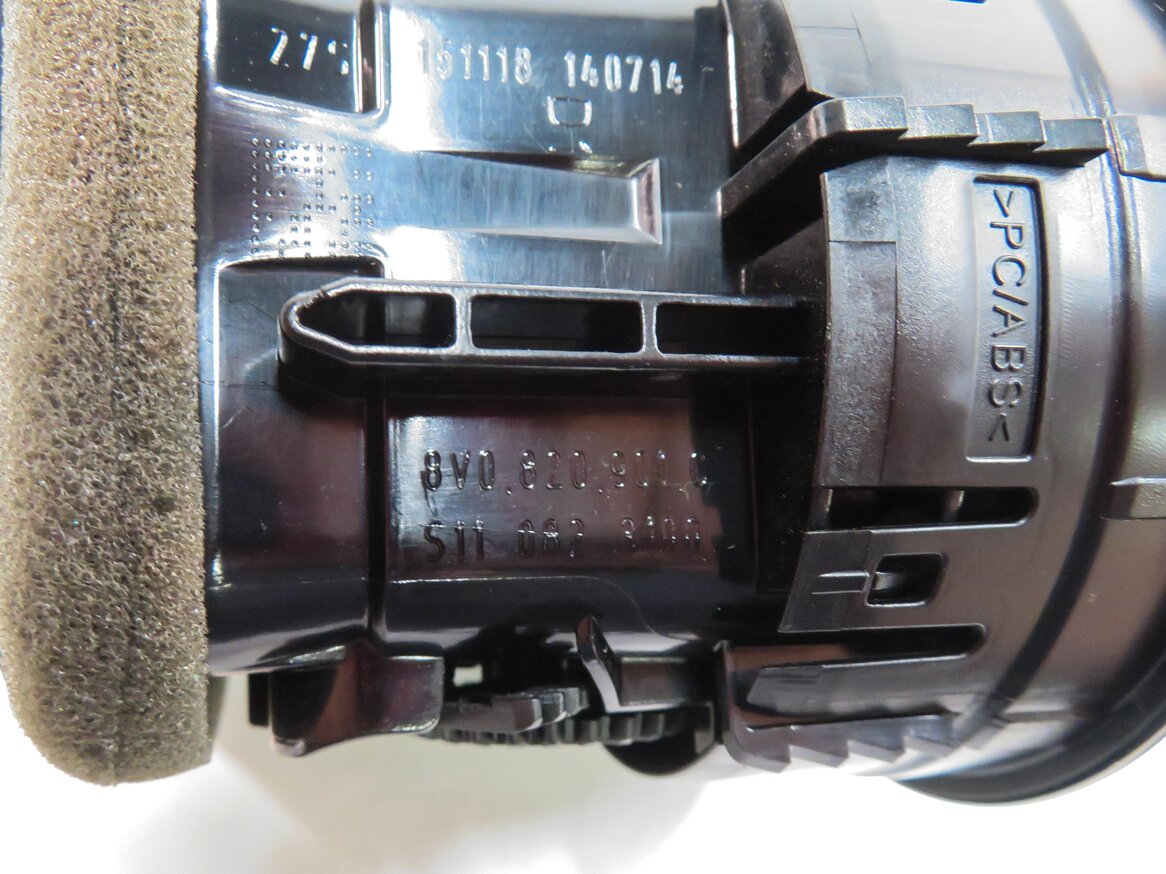 Thumbnail 6: 2016 AUDI A3 (8V) FRONT DASH HEATER A/C AIR VENT