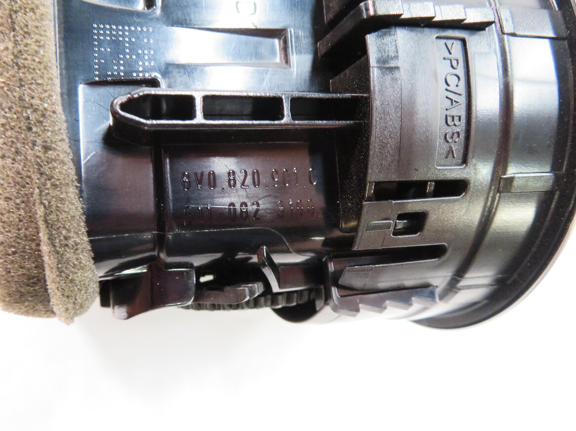 Thumbnail 7: 2016 AUDI A3 (8V) FRONT DASH HEATER A/C AIR VENT