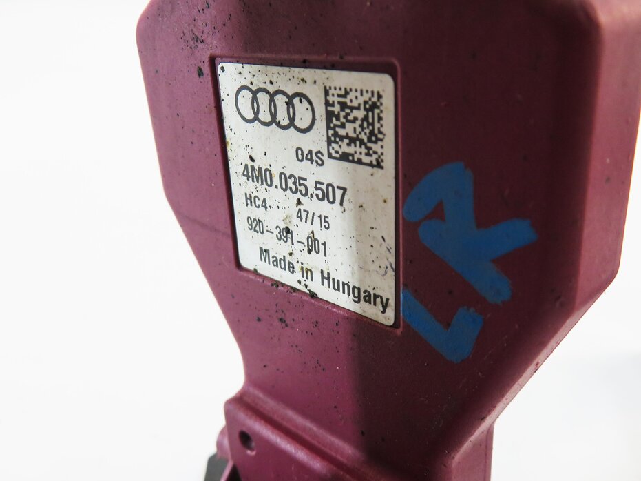 Thumbnail 5: 2016 AUDI A3 (8V) LEFT REAR RADIO ANTENNA AMPLIFIER