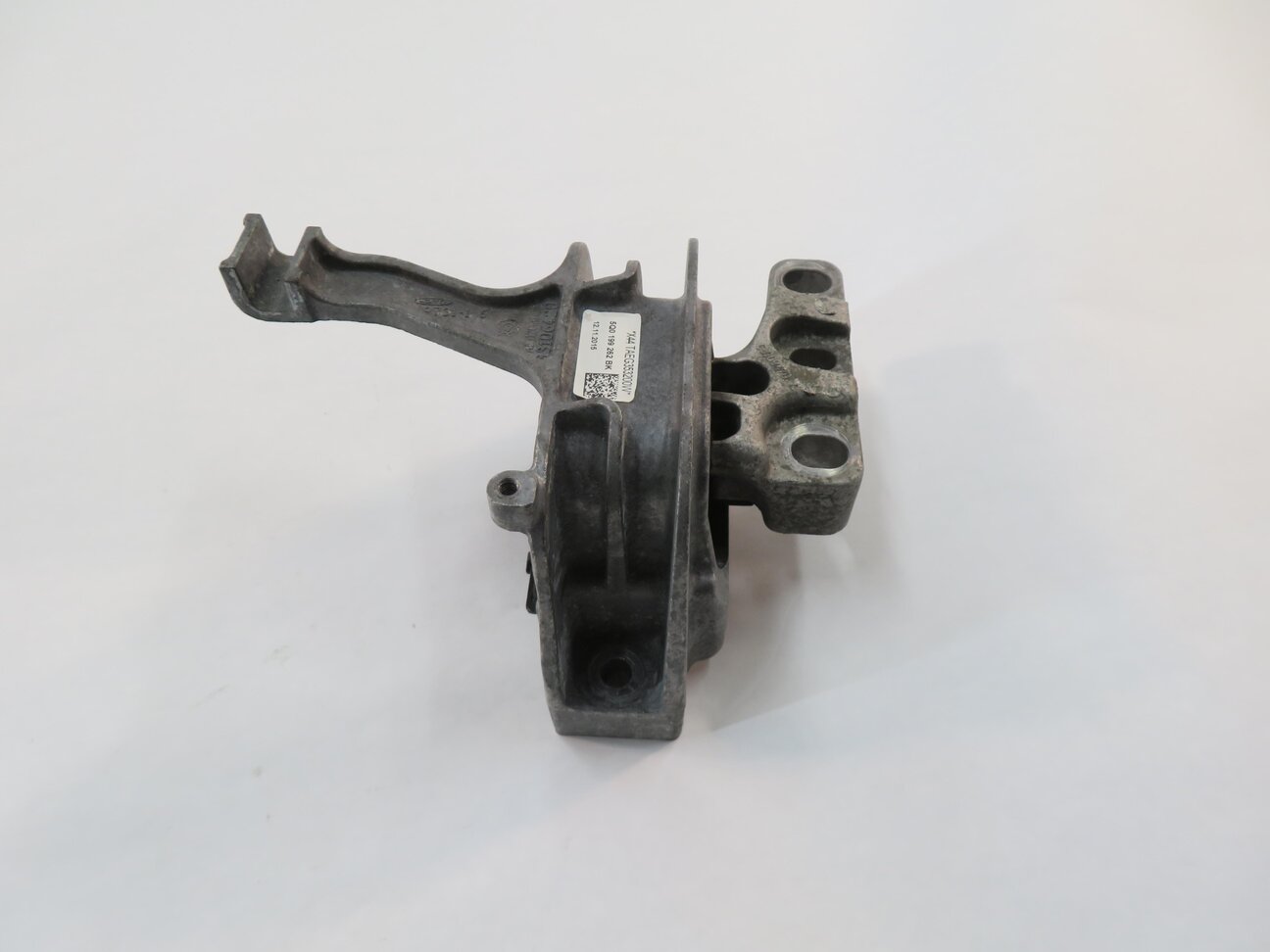 Thumbnail 3: 2016 AUDI A3 (8V) 2.0L CNT TURBO ENGINE - RIGHT MOTOR MOUNT BRACKET