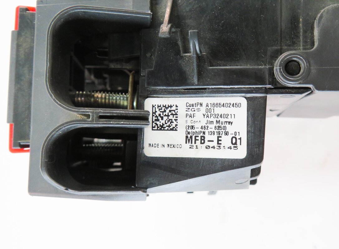 Thumbnail 7: 2016 MERCEDES GL450 (X166) POSITIVE BATTERY POWER JUNCTION JUMP POST TERMINAL