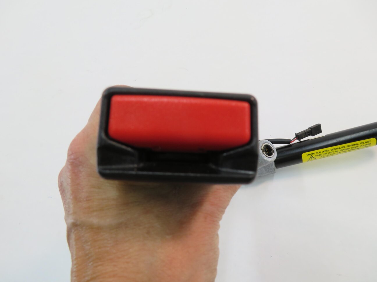 Thumbnail 6: 07-14 BMW X5 X5M X6 X6M (E70 E71) RIGHT FRONT PASSENGER SEATBELT BUCKLE RECEIVER