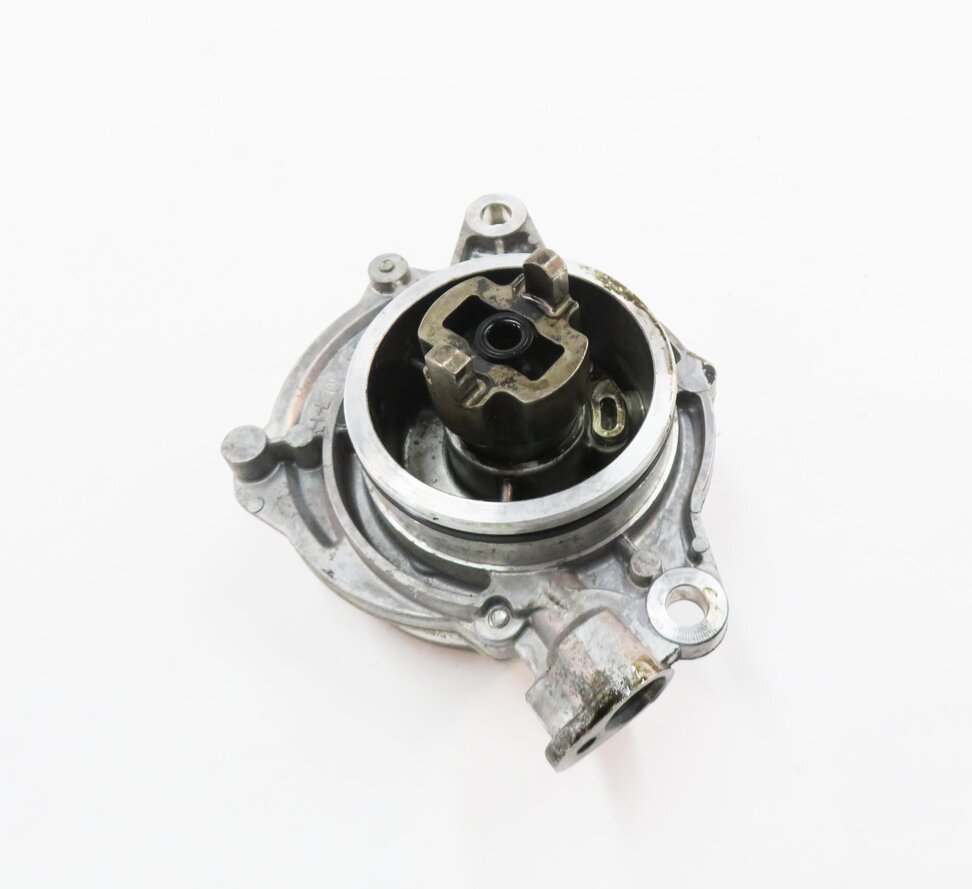 Thumbnail 1: 09-13 BMW X5 335D (E70 E90) 3.0L M57Y TURBO DIESEL ENGINE - BRAKE VACUUM PUMP
