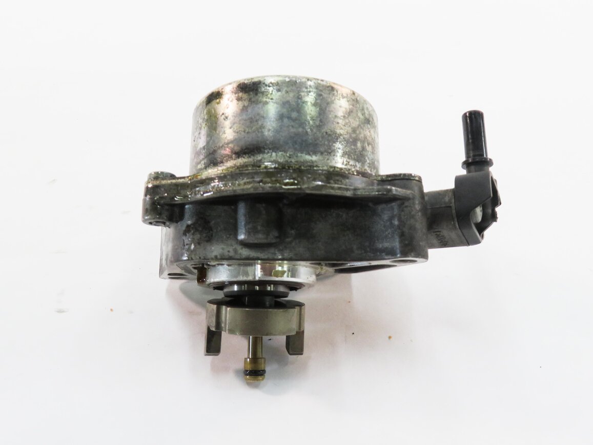 Thumbnail 2: 2010-2019 RANGE ROVER SPORT LR4 JAGUAR XE XF XK - 3.0L / 5.0L BRAKE VACUUM PUMP
