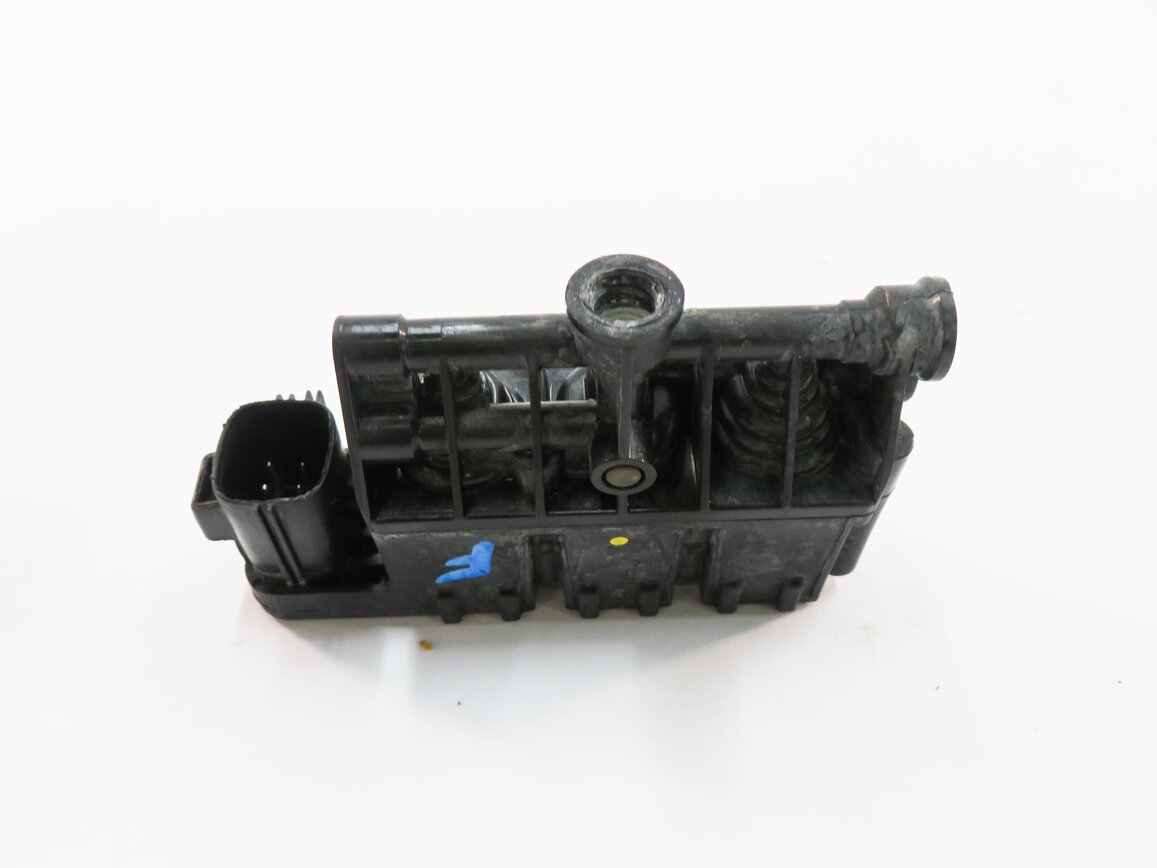 Thumbnail 3: 2012 RANGE ROVER SPORT (L320) AIR SUSPENSION VALVE BLOCK SET-3