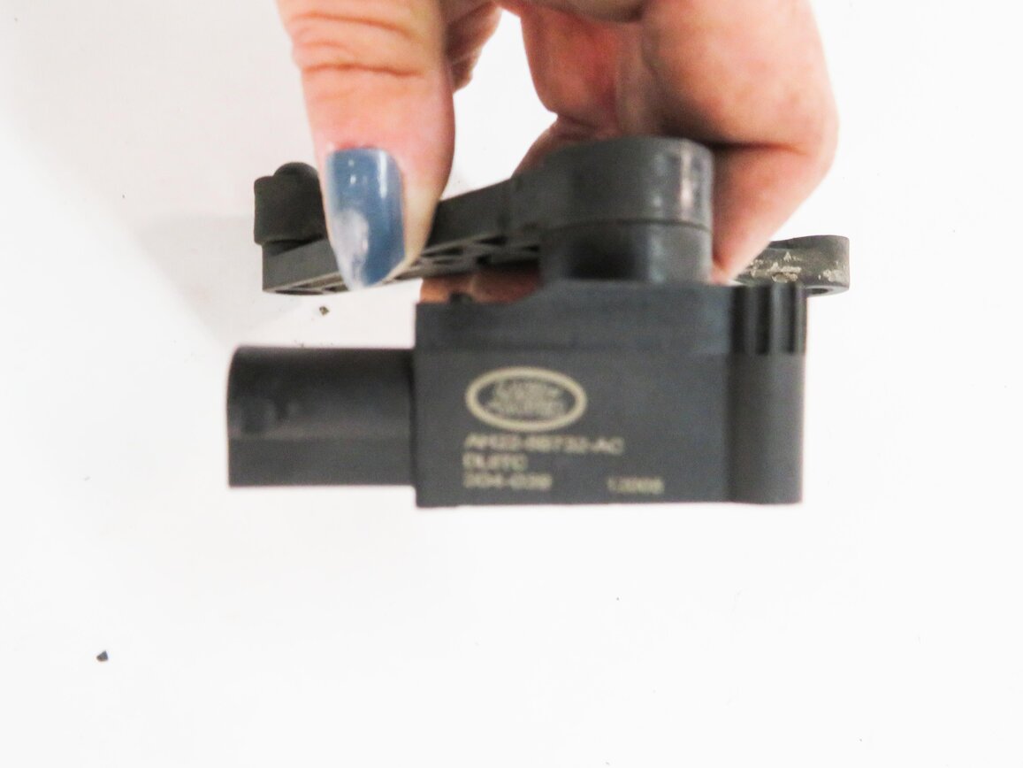Thumbnail 6: 12 RANGE ROVER SPORT (L320) RIGHT PASSENGER REAR SUSPENSION HEIGHT LEVEL SENSOR