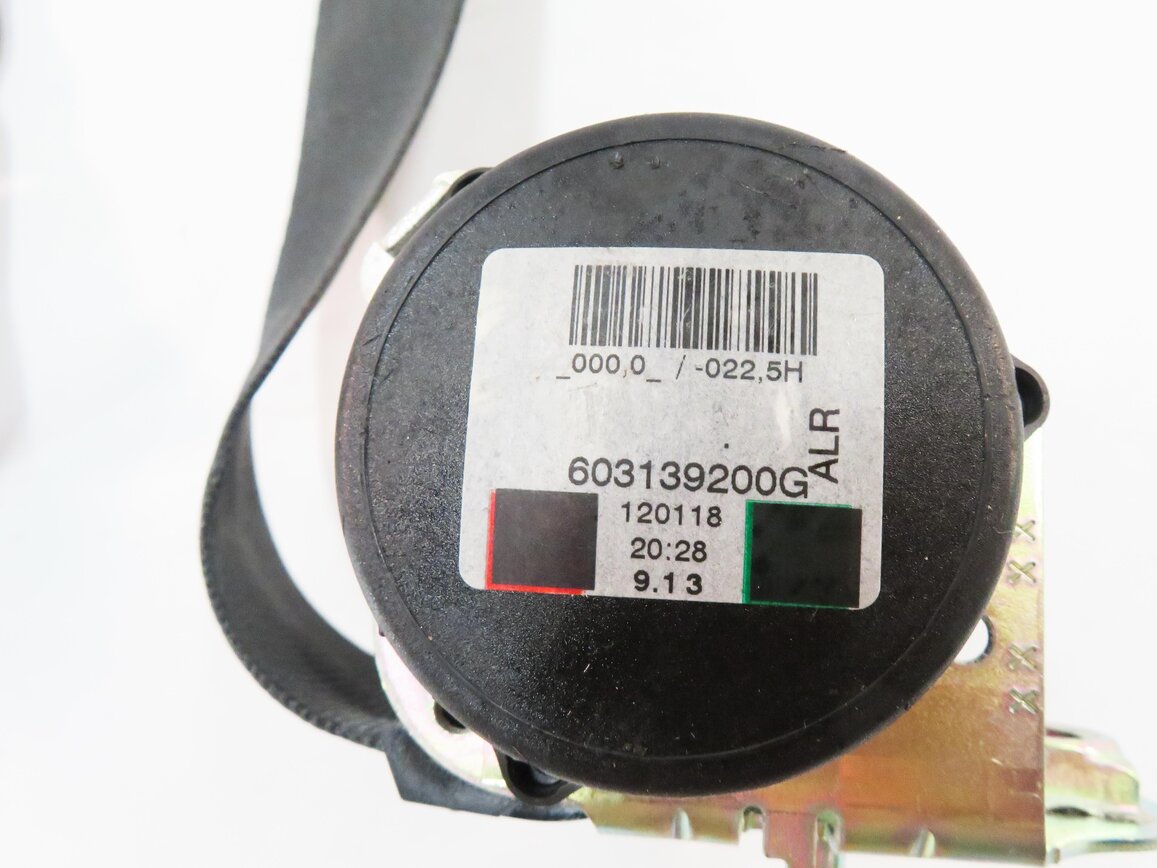 Thumbnail 5: 12 RANGE ROVER SPORT (L320) REAR CENTER 2nd ROW SEAT SEATBELT RETRACTOR (BLACK)