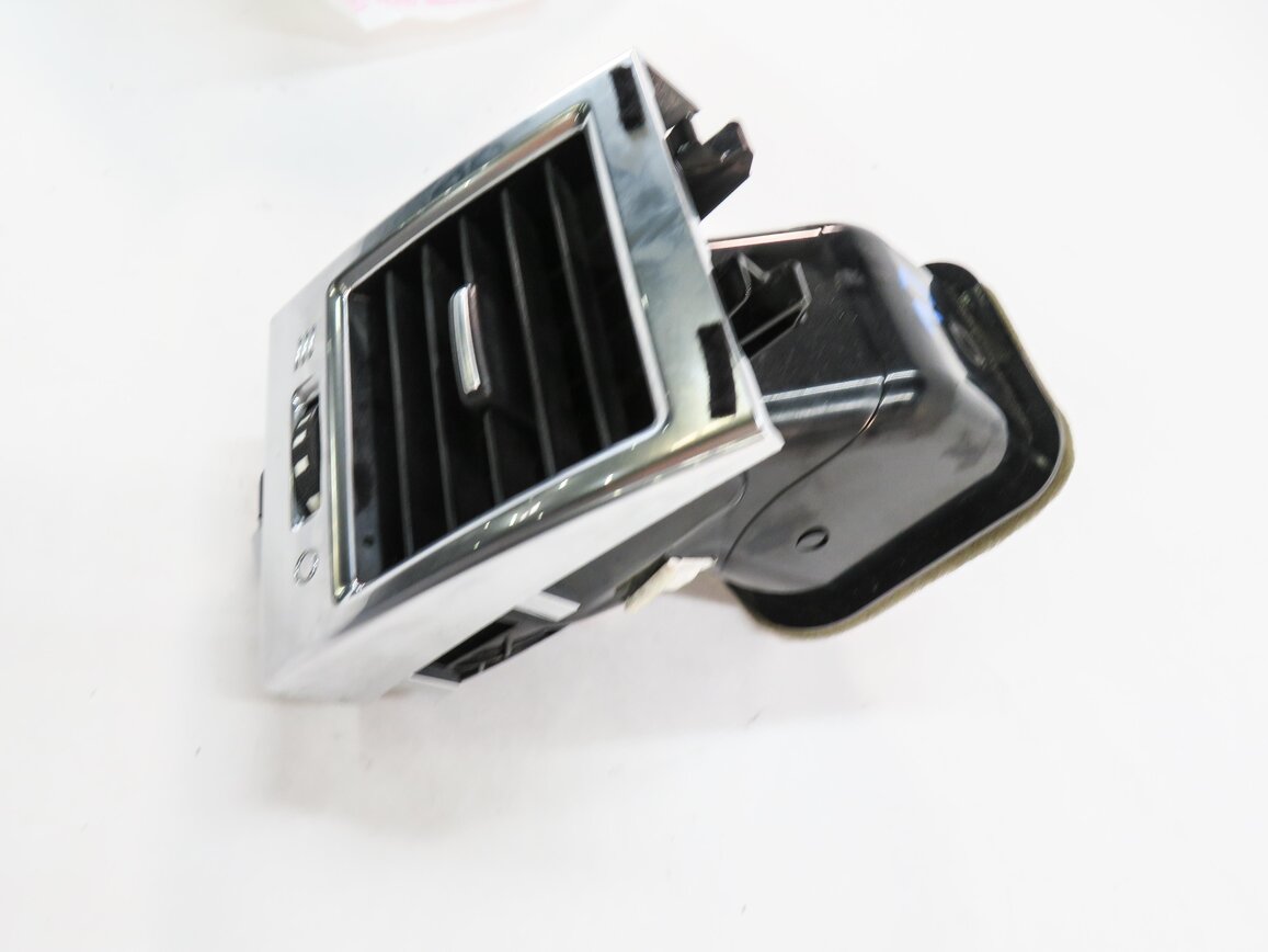 Thumbnail 3: 2012 RANGE ROVER SPORT (L320) LEFT FRONT DRIVER INNER CENTER HEATER A/C AIR VENT