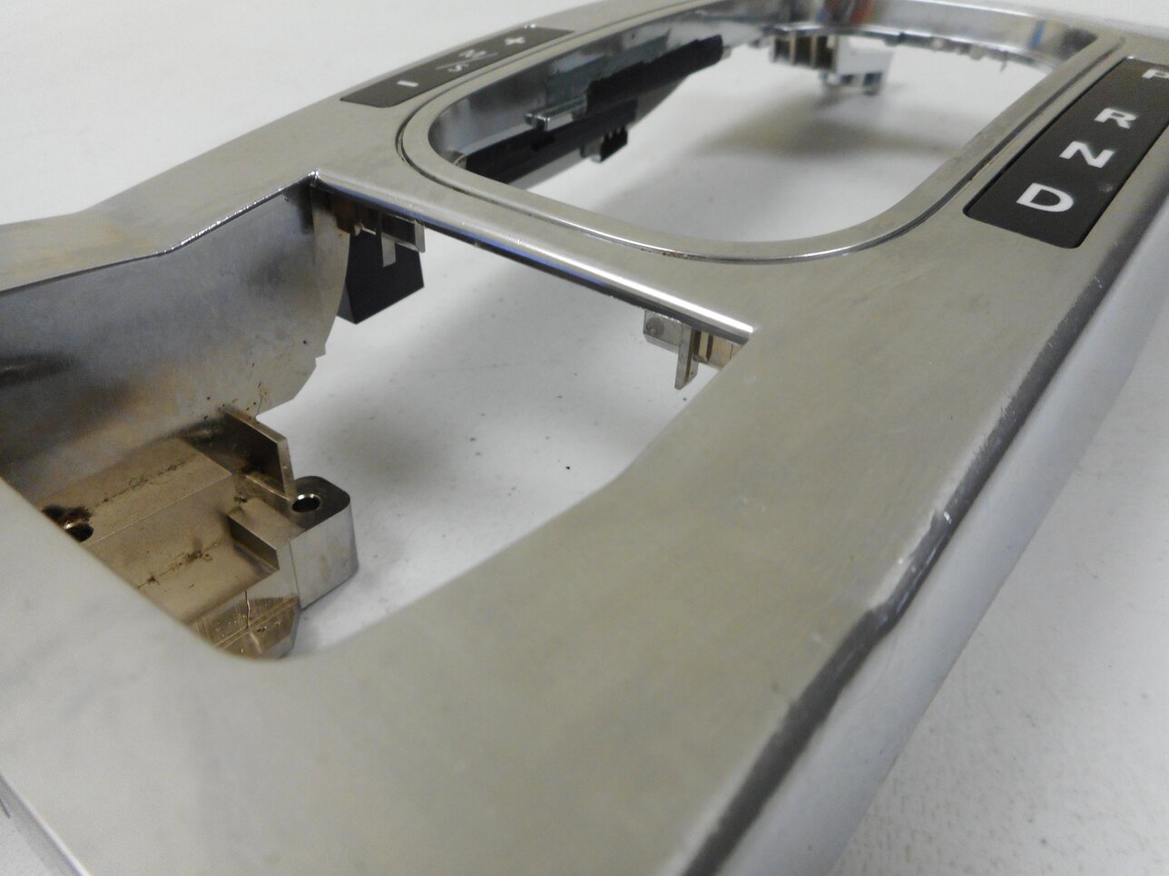 Thumbnail 8: 2012 RANGE ROVER SPORT (L320) FRONT CENTER CONSOLE SHIFT INDICATOR TRIM PANEL
