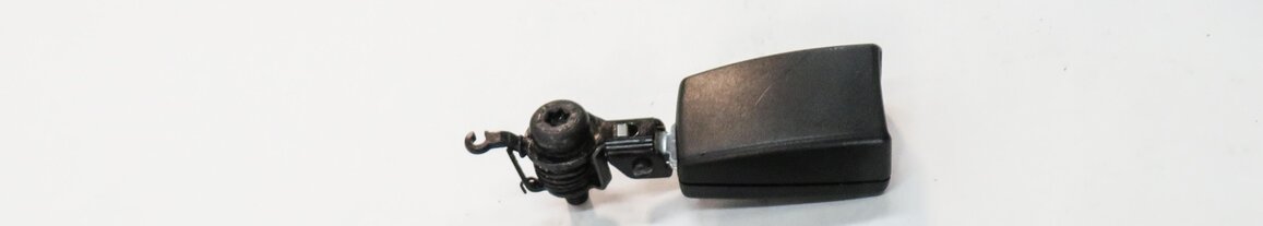 Thumbnail 3: 2012 RANGE ROVER SPORT (L320) RIGHT REAR 2nd ROW SEAT SEATBELT BUCKLE RECEIVER
