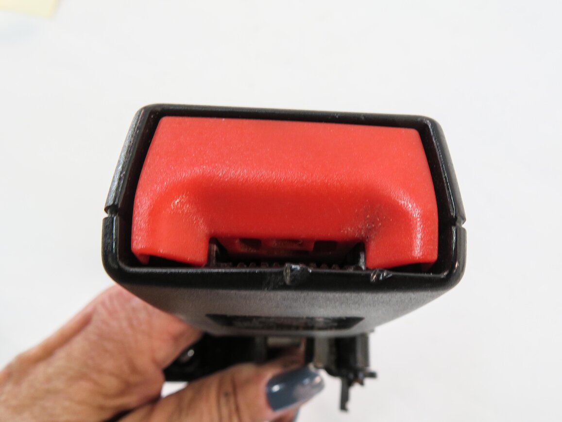 Thumbnail 4: 2012 RANGE ROVER SPORT (L320) RIGHT REAR 2nd ROW SEAT SEATBELT BUCKLE RECEIVER
