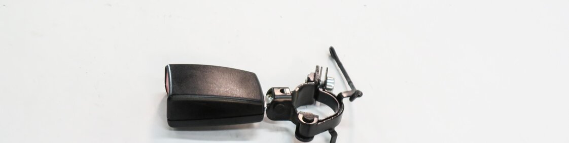 Thumbnail 3: 2012 RANGE ROVER SPORT (L320) REAR CENTER 2nd ROW SEAT SEATBELT BUCKLE RECEIVER