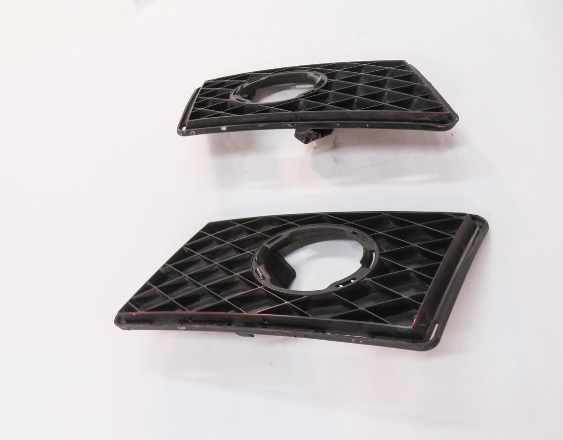 Thumbnail 3: 2012 MERCEDES BENZ GLK350 (X204) FRONT LEFT & RIGHT FOGLIGHT GRILLE TRIM SET-2