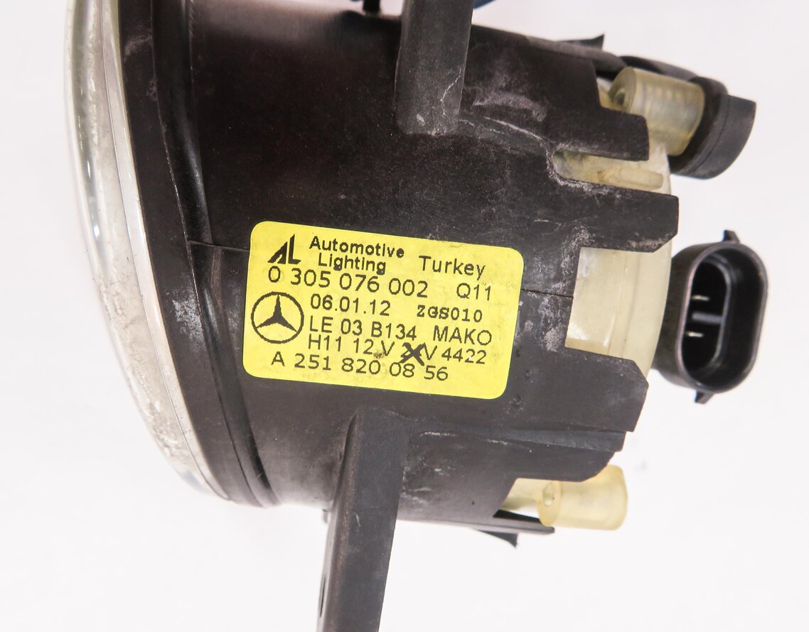 Thumbnail 7: 2006-2013 MERCEDES C300 C350 GL320 GL450 GL550 ML320 ML350 - RIGHT FOGLIGHT LAMP