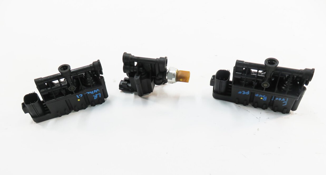 2011 RANGE ROVER SPORT (L320) AIR SUSPENSION VALVE BLOCK SET-3