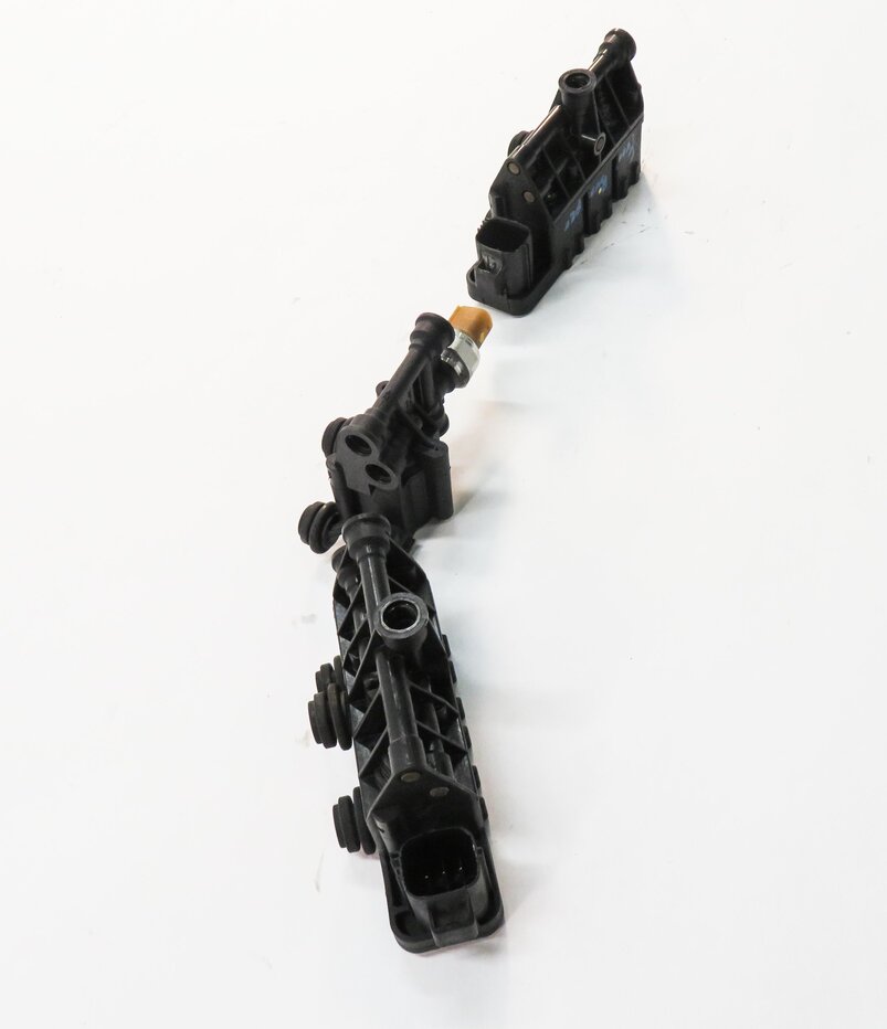 Thumbnail 3: 2011 RANGE ROVER SPORT (L320) AIR SUSPENSION VALVE BLOCK SET-3