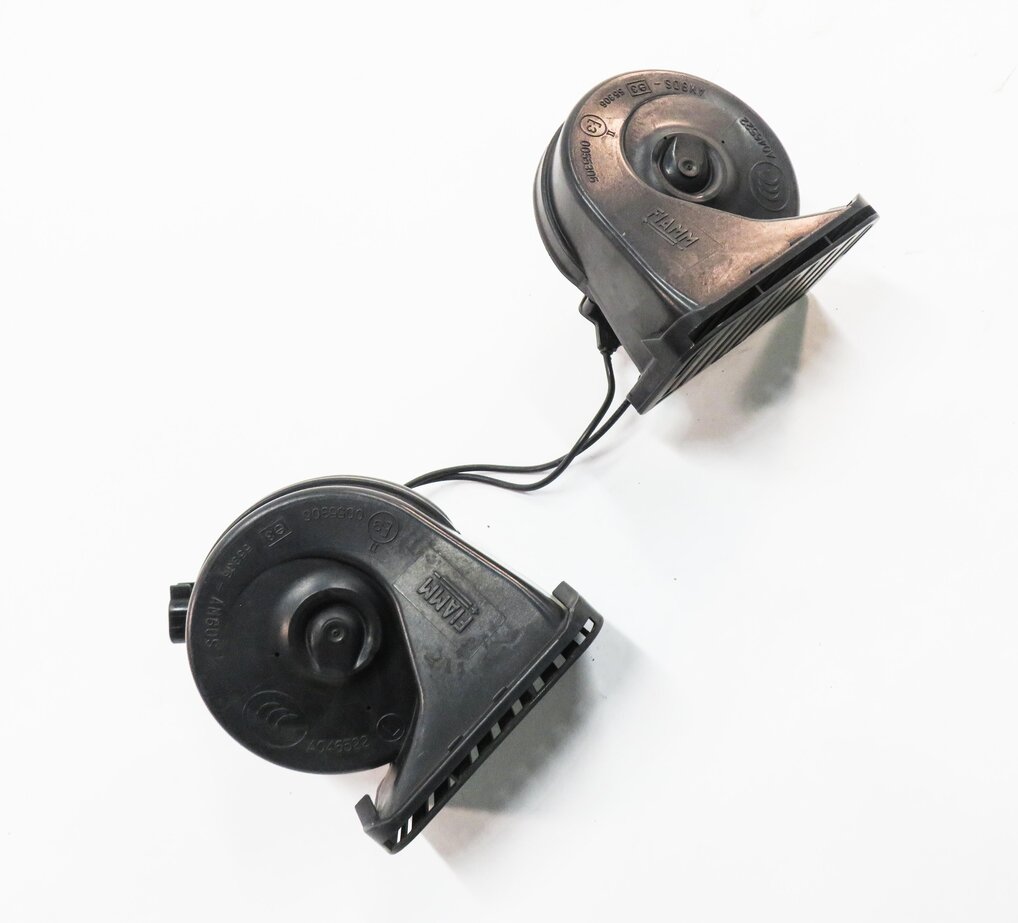 Thumbnail 1: 2010-2016 LAND ROVER LR4 - RANGE ROVER SPORT (L320) HIGH & LOW TONE HORN SET-2