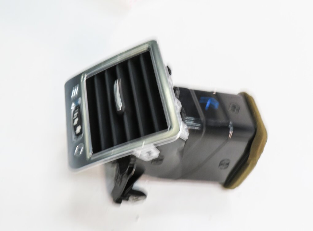 Thumbnail 4: 2011 RANGE ROVER SPORT (L320) RIGHT PASSENGER DASH OUTER HEATER A/C AIR VENT