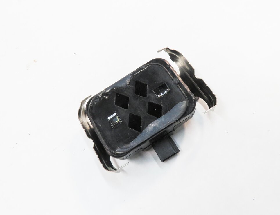 Thumbnail 1: 2010-2016 LR2 LR4 RANGE ROVER SPORT (L320 L322) WINDSHIELD WIPER RAIN SENSOR