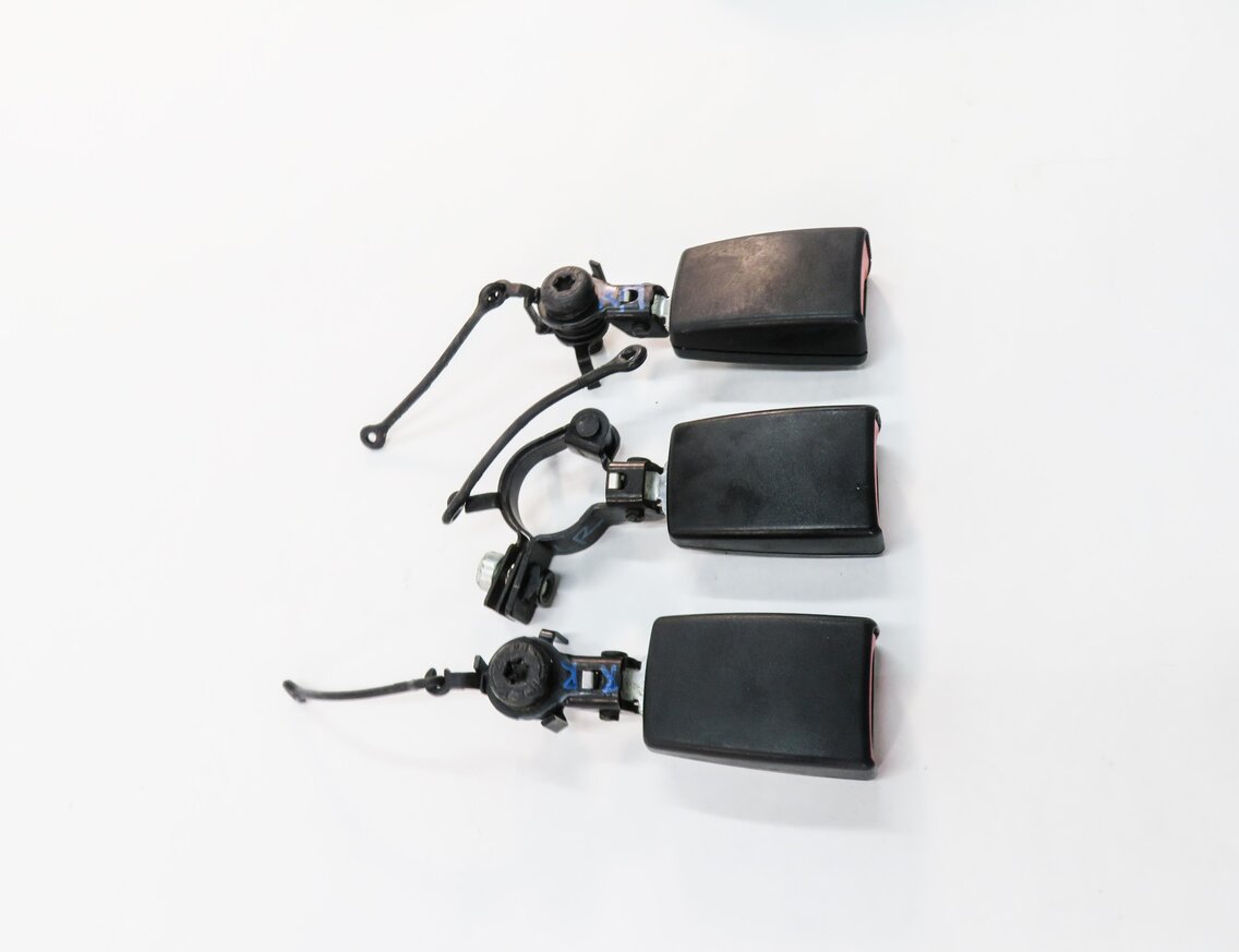Thumbnail 3: 2011 RANGE ROVER SPORT (L320) REAR 2nd ROW SEAT SEATBELT BUCKLE RECEIVER SET