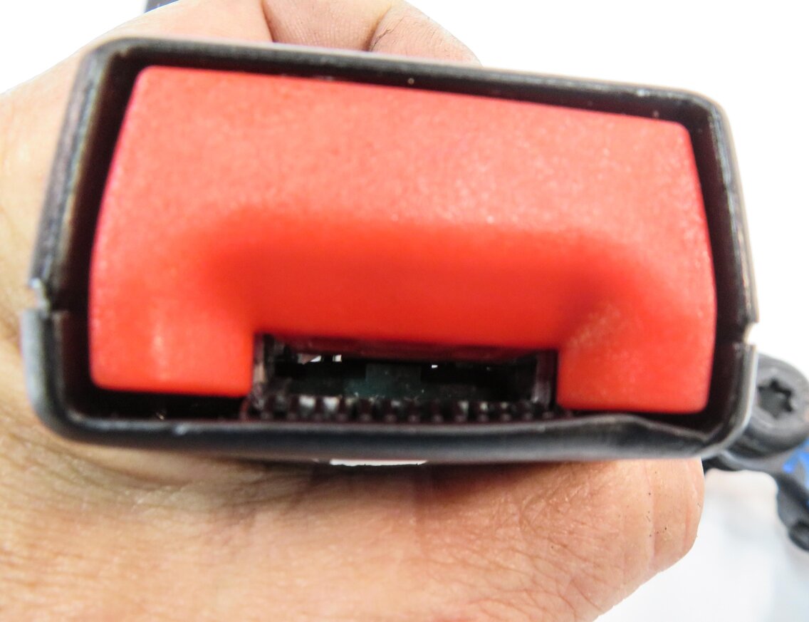 Thumbnail 7: 2011 RANGE ROVER SPORT (L320) REAR 2nd ROW SEAT SEATBELT BUCKLE RECEIVER SET