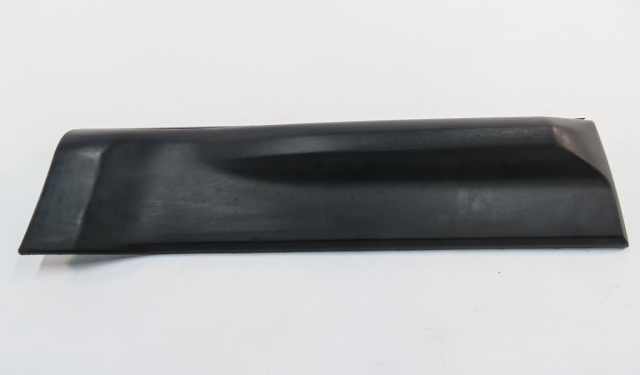 2011 RANGE ROVER SPORT (L320) LEFT REAR DOOR LOWER MOULDING RUNNER TRIM PANEL