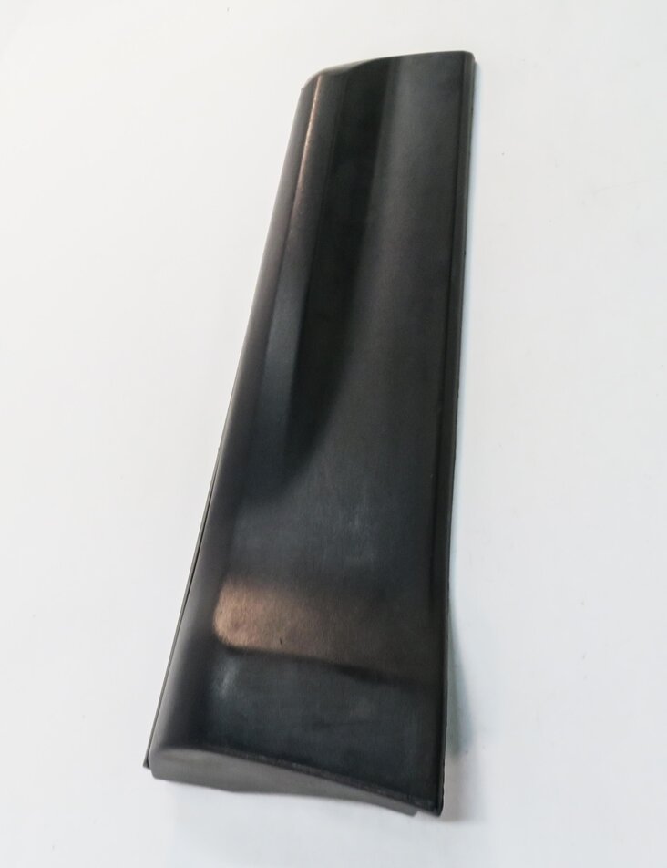 Thumbnail 2: 2011 RANGE ROVER SPORT (L320) LEFT REAR DOOR LOWER MOULDING RUNNER TRIM PANEL