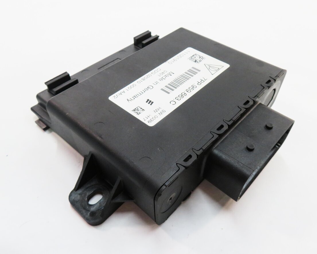 Thumbnail 1: 2011 PORSCHE CAYENNE (958) VOLTAGE CONVERTER CONTROL MODULE