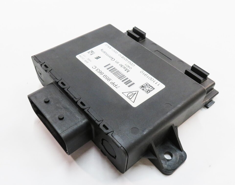 Thumbnail 3: 2011 PORSCHE CAYENNE (958) VOLTAGE CONVERTER CONTROL MODULE