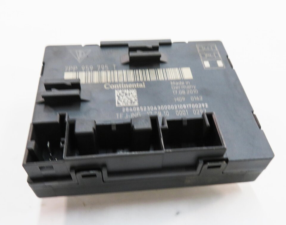 Thumbnail 2: 2011 PORSCHE CAYENNE (958) LEFT REAR DOOR CONTROL MODULE