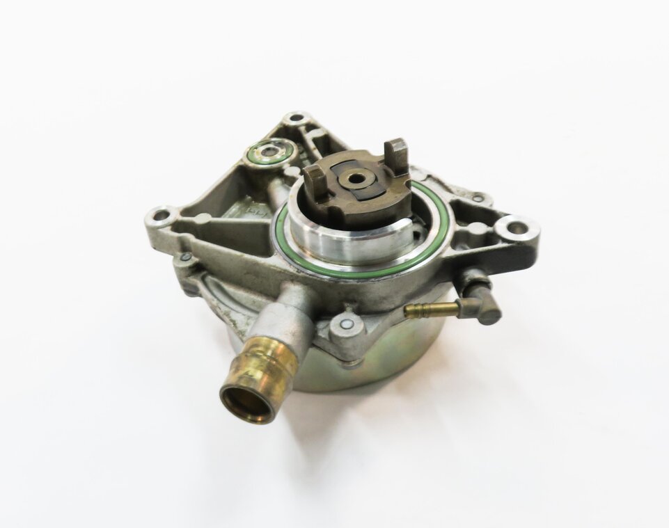 Thumbnail 2: 2011 PORSCHE CAYENNE (958) 4.8L M48 V8 ENGINE - BRAKE VACUUM PUMP