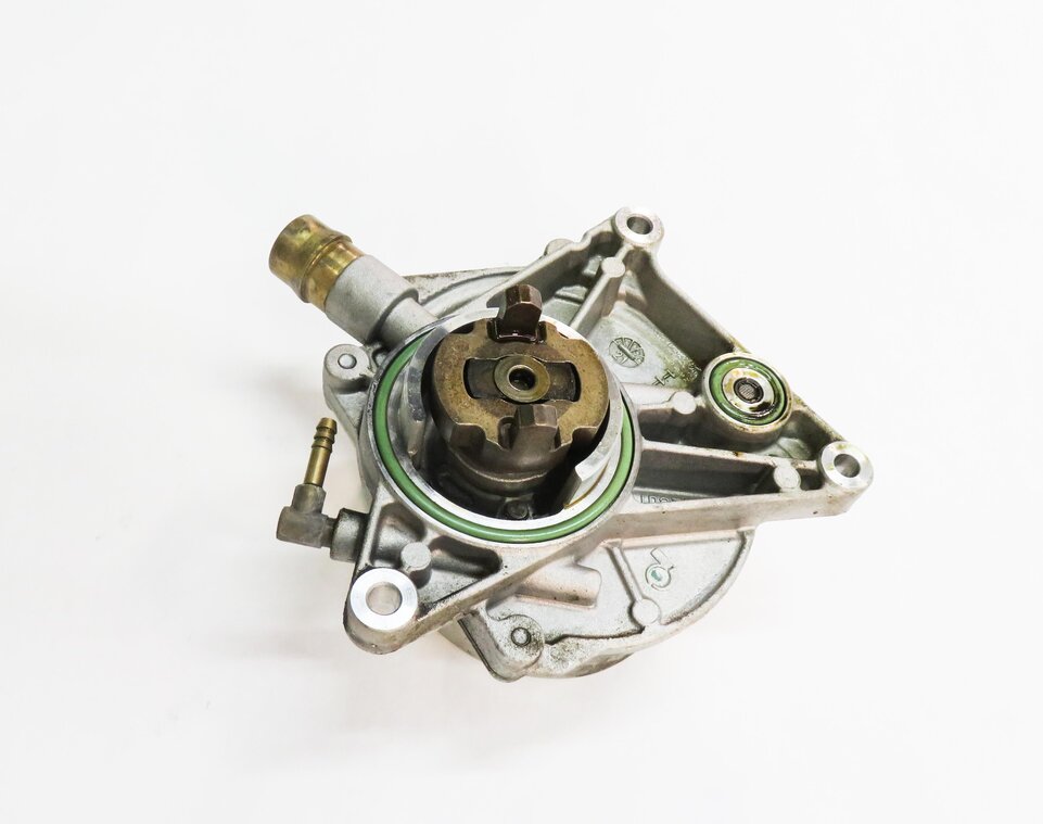 Thumbnail 3: 2011 PORSCHE CAYENNE (958) 4.8L M48 V8 ENGINE - BRAKE VACUUM PUMP