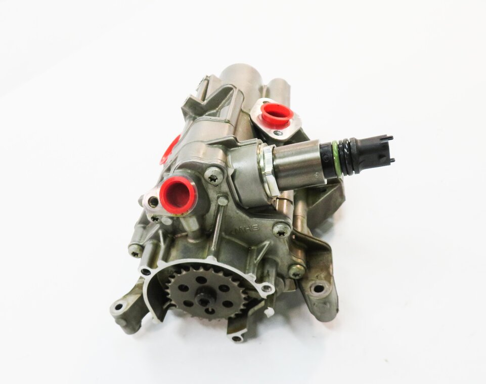 Thumbnail 2: 2011 PORSCHE CAYENNE (958) 4.8L M48.02 V8 ENGINE - OIL PUMP