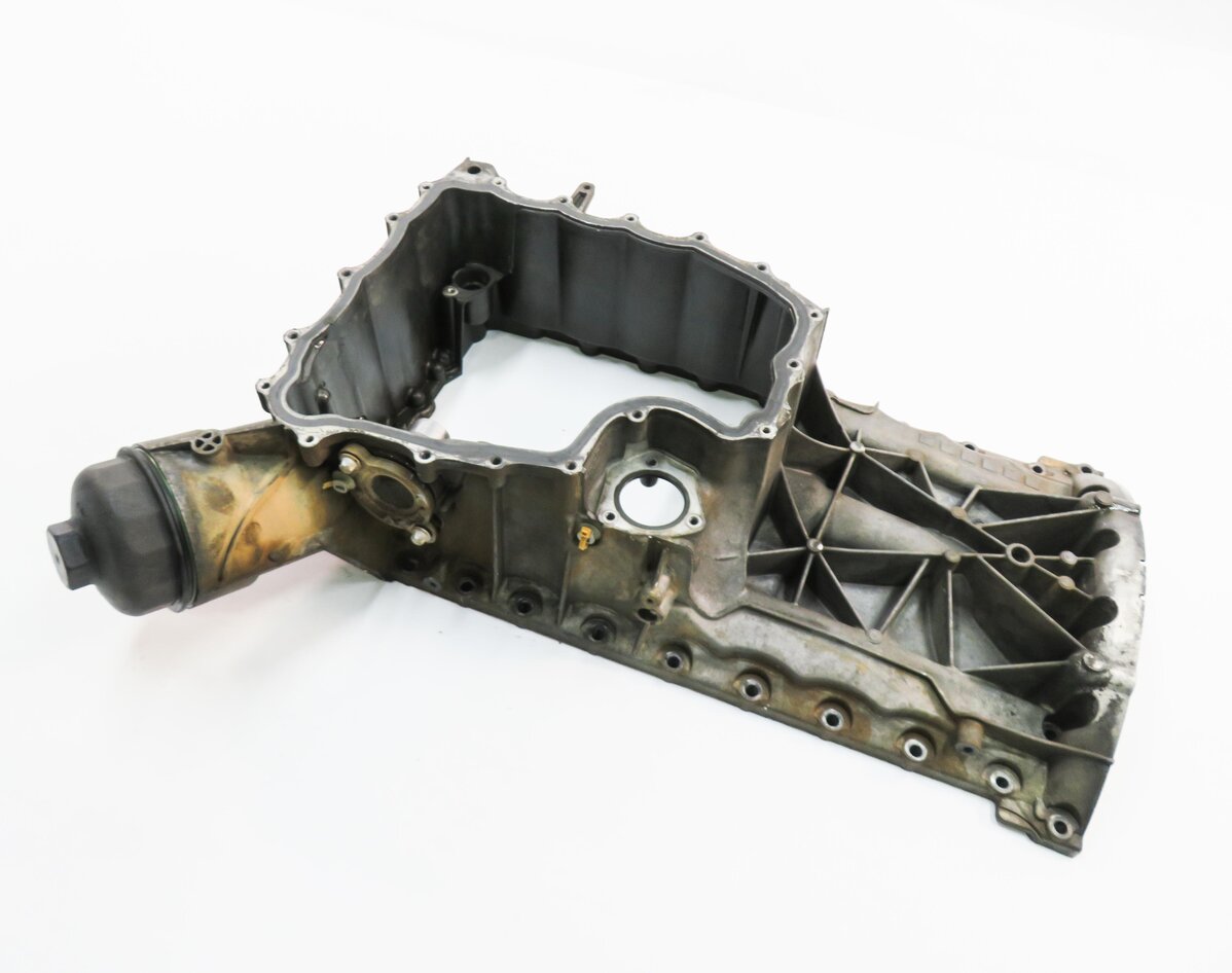 2011-2013 PORSCHE CAYENNE (958) 4.8L M48 V8 - UPPER ENGINE OIL PAN CRADLE