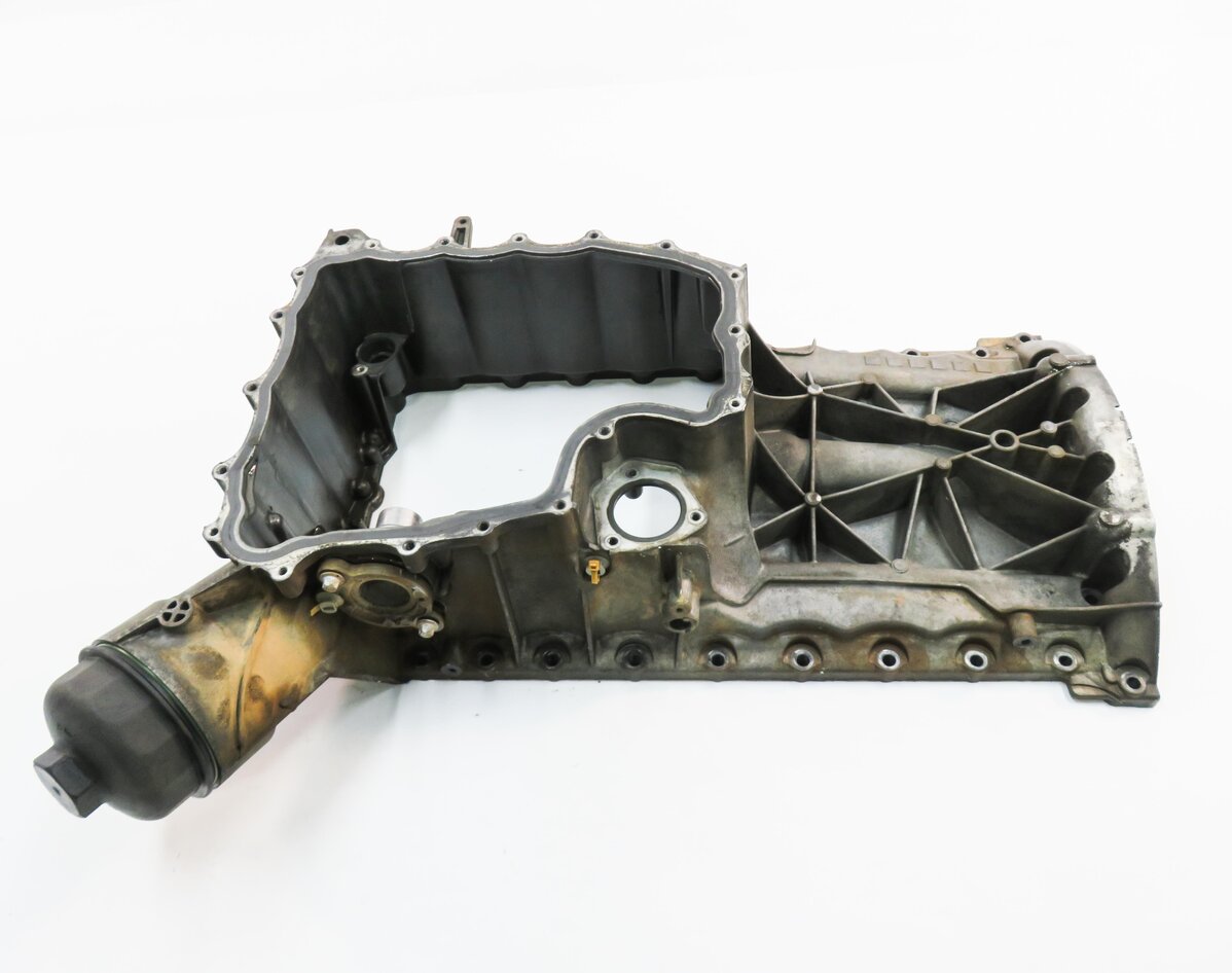 Thumbnail 2: 2011-2013 PORSCHE CAYENNE (958) 4.8L M48 V8 - UPPER ENGINE OIL PAN CRADLE