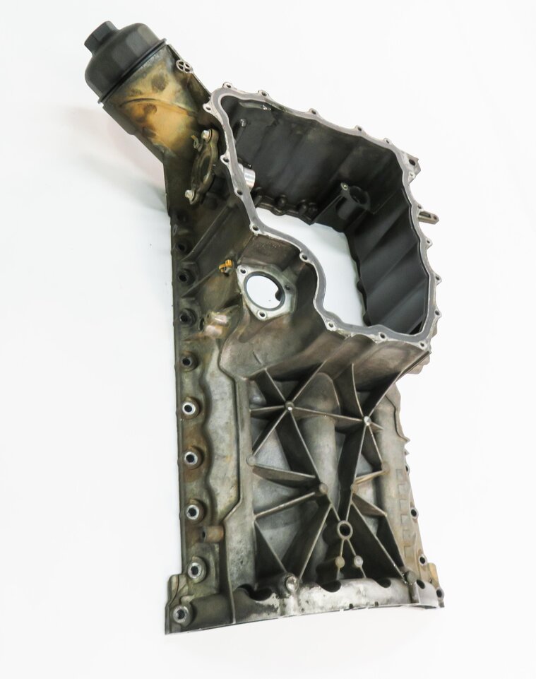 Thumbnail 4: 2011-2013 PORSCHE CAYENNE (958) 4.8L M48 V8 - UPPER ENGINE OIL PAN CRADLE