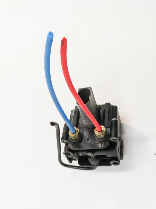 Thumbnail 3: 2009 BMW X6 (E71) AIR SUSPENSION COMPRESSOR PUMP VALVE BLOCK