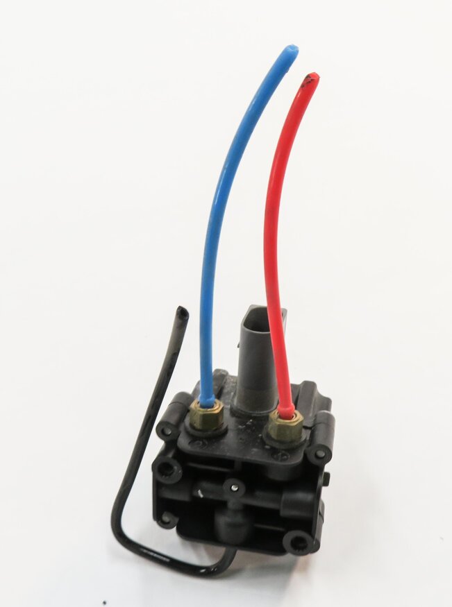 Thumbnail 5: 2009 BMW X6 (E71) AIR SUSPENSION COMPRESSOR PUMP VALVE BLOCK