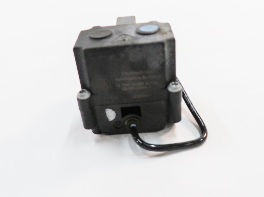 Thumbnail 6: 2009 BMW X6 (E71) AIR SUSPENSION COMPRESSOR PUMP VALVE BLOCK