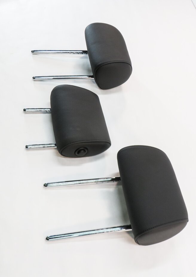 Thumbnail 4: 2015 BMW 535i (F10) REAR SEAT HEADREST SET-3 (BLACK LEATHER)