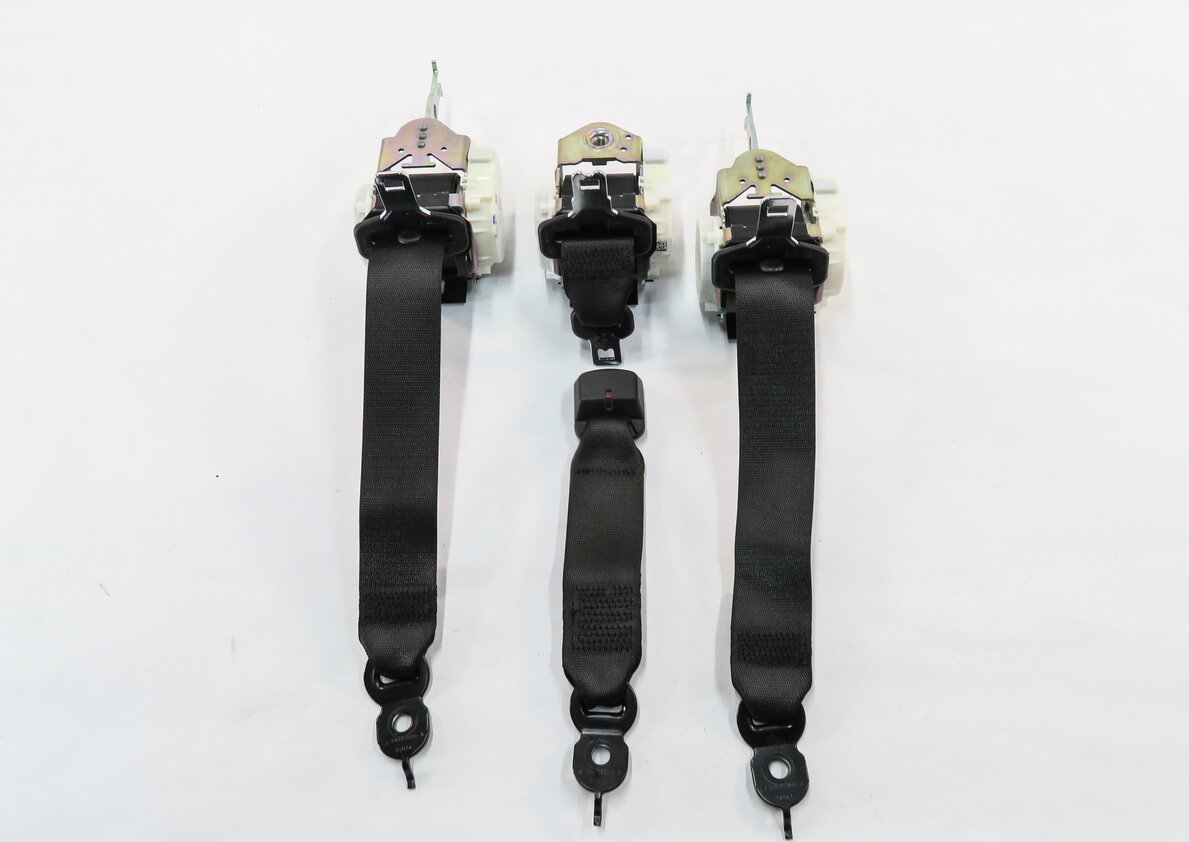 Thumbnail 2: 2015 BMW 535i (F10) REAR SEAT SEATBELT RETRACTOR SET-3 (BLACK)