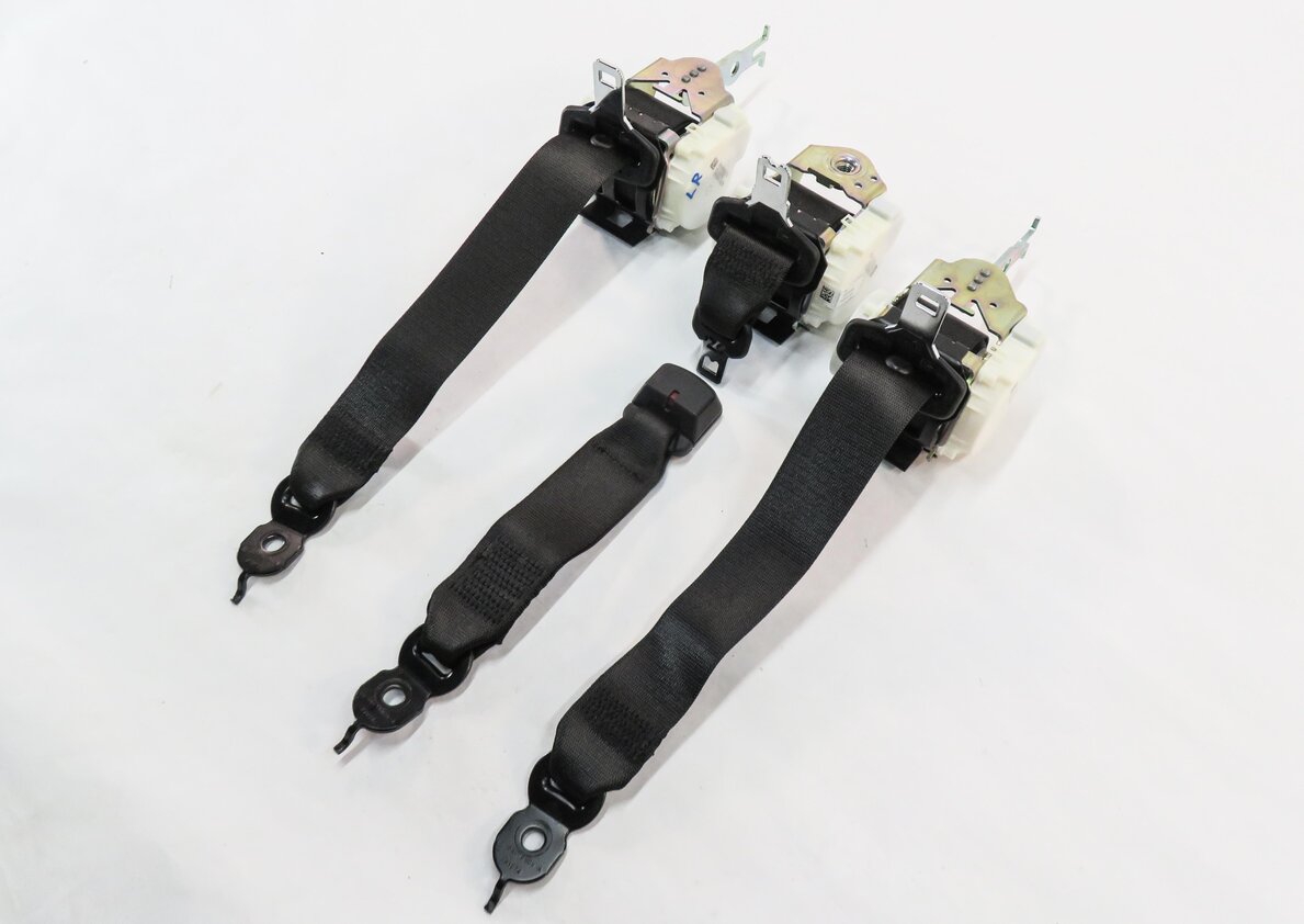 Thumbnail 3: 2015 BMW 535i (F10) REAR SEAT SEATBELT RETRACTOR SET-3 (BLACK)