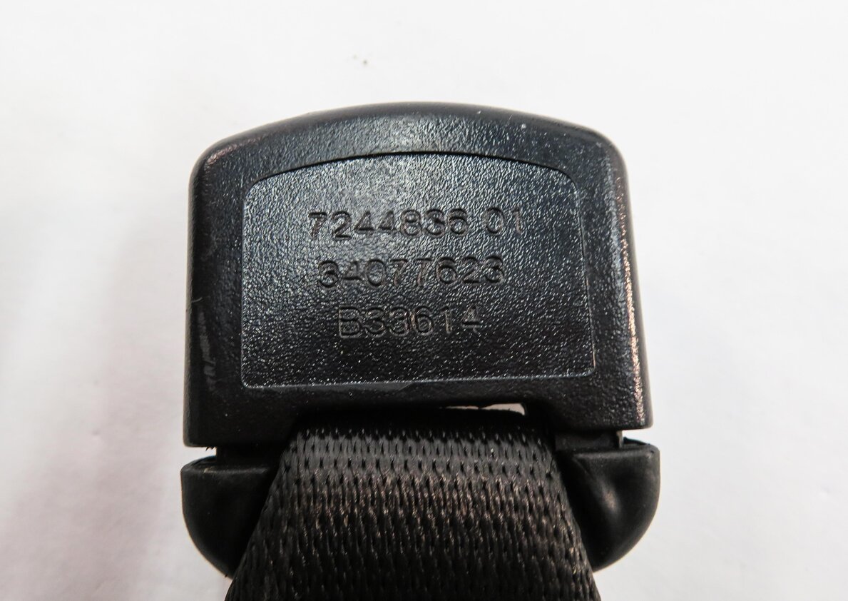 Thumbnail 8: 2015 BMW 535i (F10) REAR SEAT SEATBELT RETRACTOR SET-3 (BLACK)