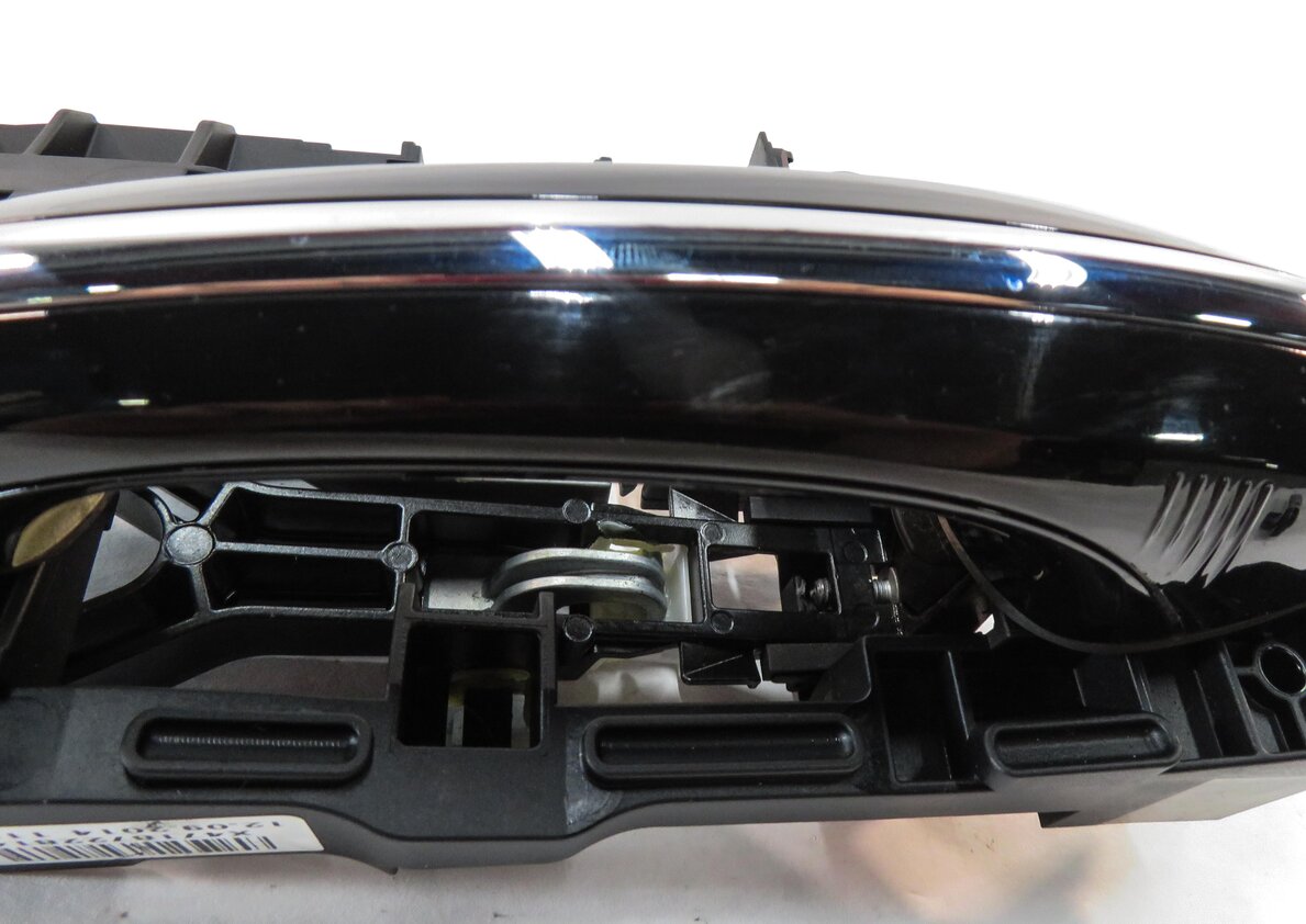 Thumbnail 8: 09-18 BMW 528i 535i 550i 740i 750i 760i RIGHT FRONT COMFORT DOOR HANDLE (BLACK)