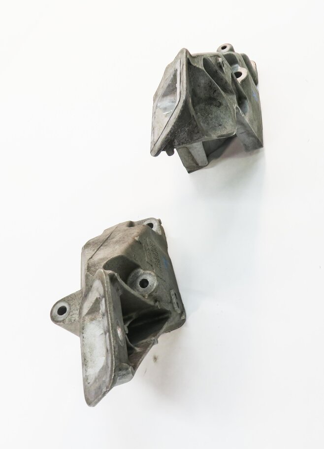 Thumbnail 3: 2012 RANGE ROVER (L322) 5.0L AJ133 SUPERCHARGED ENGINE - MOTOR MOUNT BRACKET SET